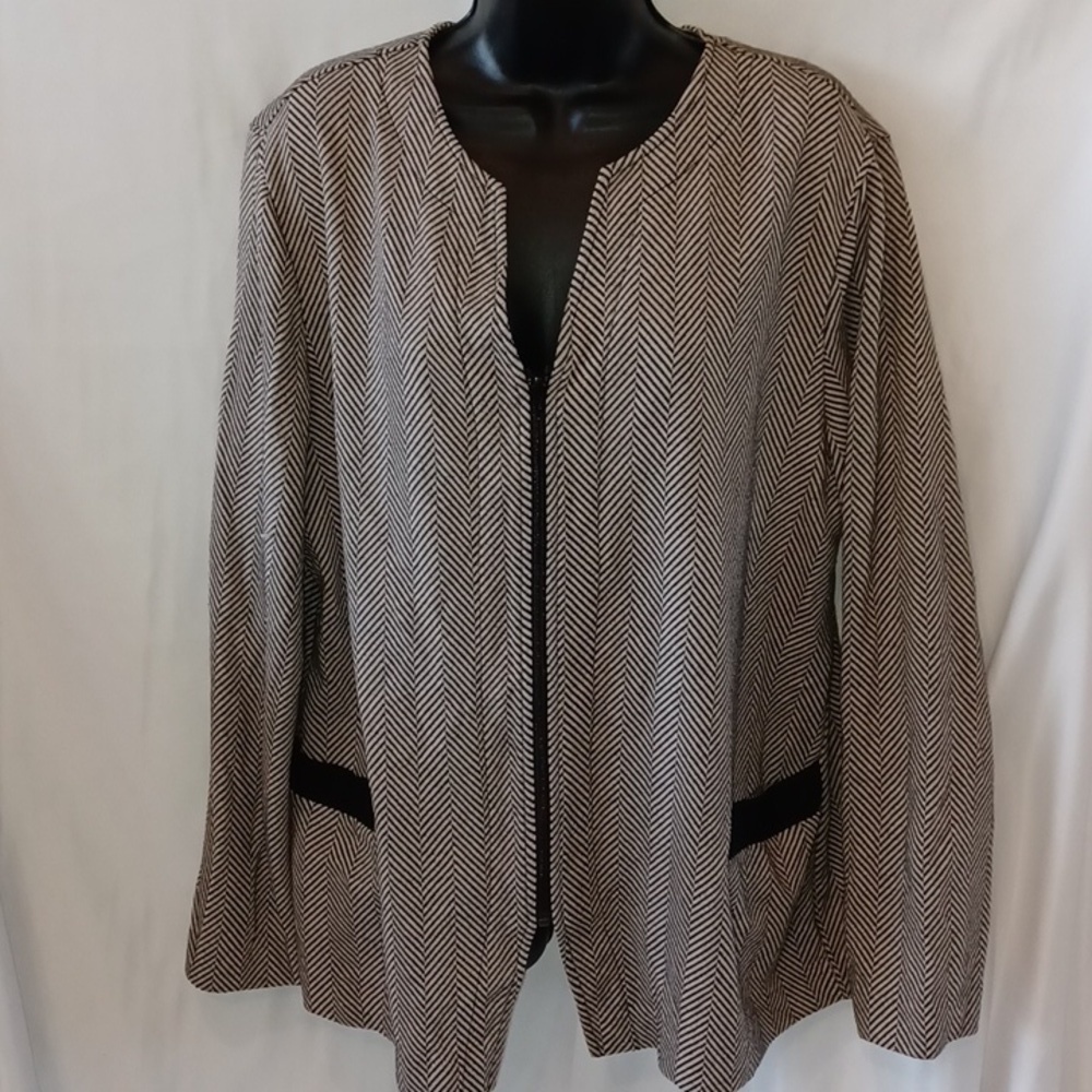 Weekenders zippered jacket blazer, brown and white zigzags